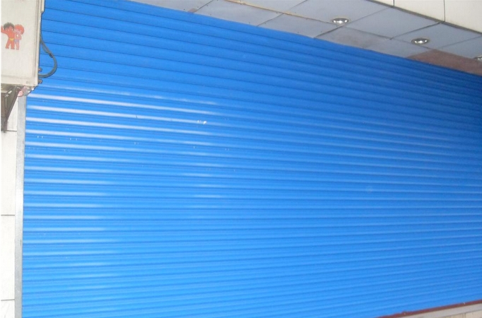 藍(lán)色烤漆抗風(fēng)門(mén)