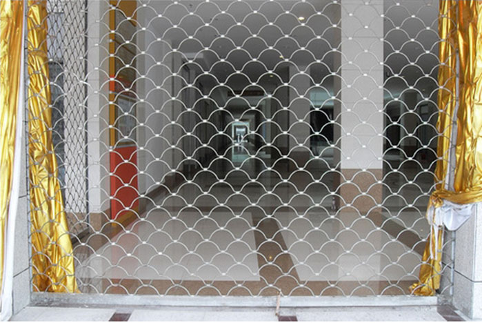 商務樓不(bù)鏽鋼網型門(mén)