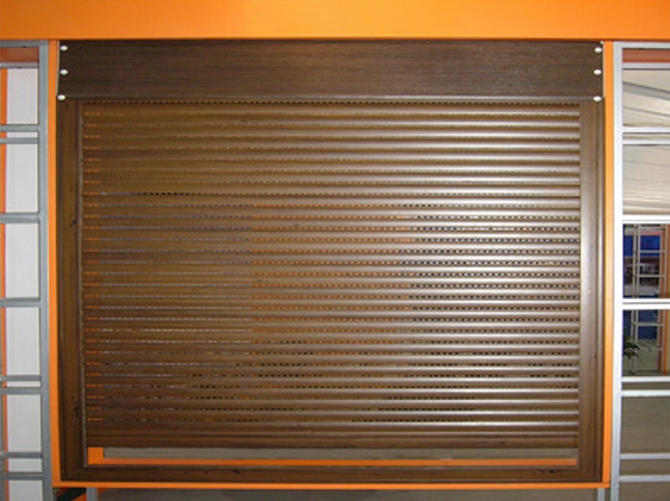 不(bù)鏽鋼型材車(chē)庫卷簾門(mén)