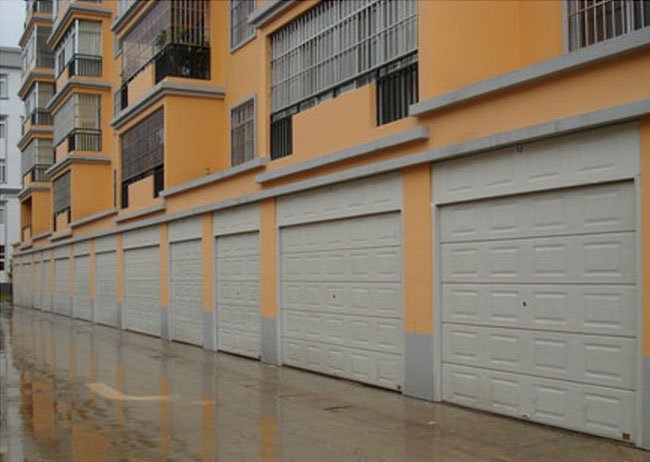 白(bái)色大(dà)氣小(xiǎo)區(qū)翻闆車(chē)庫門(mén)